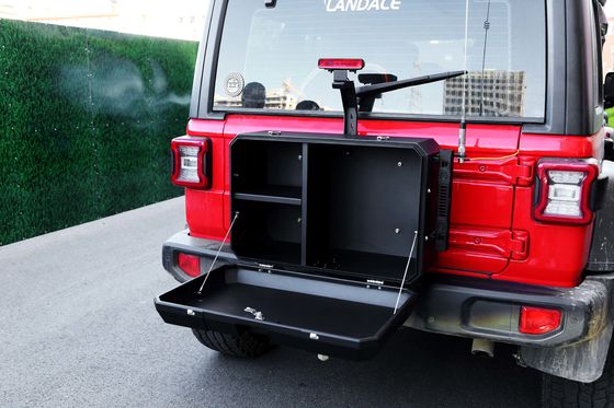 Эффективно спроектированный 4x4 подземный склад для удобной организации грузовиков и инструментов