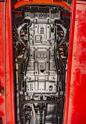 Стандартная алюминиевая крышка двигателя автомобиля с грязной крышкой и защитным щитом для D-MAX в черном цвете