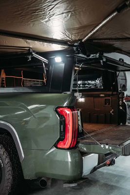 Черный кроватный чехол для пикапа Toyota Tundra с багажником и алюминиевой конструкцией