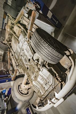 Защитный комплект под кузовом Toyota LC 100 с резервуаром топлива